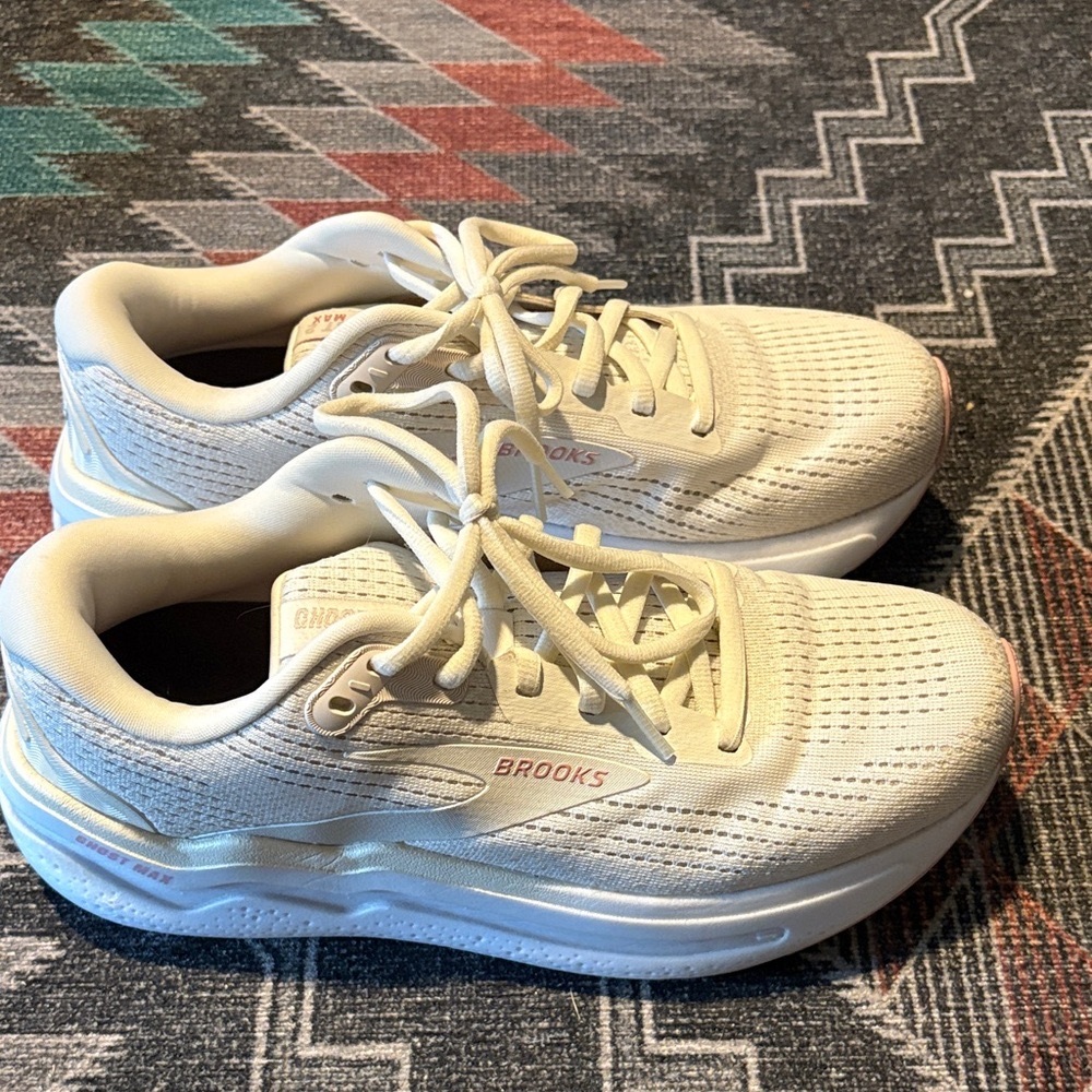 Brooks Ghost Max 2
